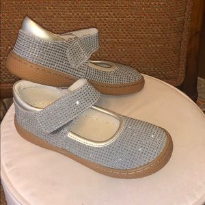 Livie & Luca Shimmering Gray girls Maryjanes!! 🥿